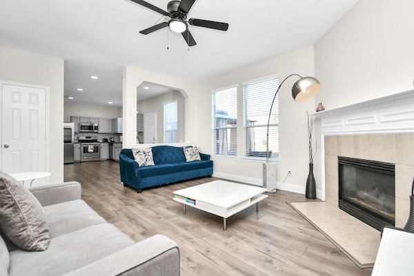 Smart TV, fireplace, stereo, computer monitors