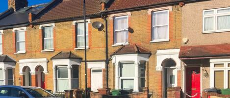 Vista frontal de la propiedad