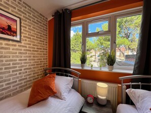 Perhepientalo | 3 makuuhuonetta, ylelliset vuodevaatteet, ilmainen Wi-Fi, vuodevaatteet