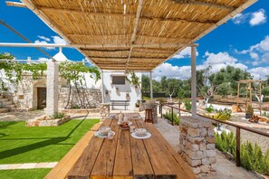 Outdoor dining - 3619 Trulli Contecavallo by Perle di Puglia (Latiano)