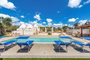 Piscina externa sazonal