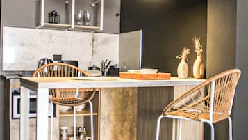 Studio Suite | Private kitchen | Mini-fridge, microwave, stovetop, coffee/tea maker