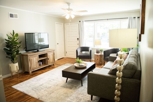 Newly Remodeled 3 Bdrm 2 Bath near Expo Sq, TU, and Downtown