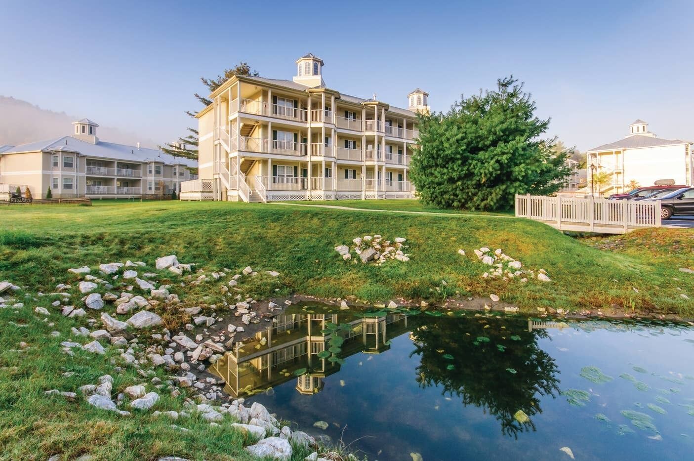 Great Place - 2 BD - Kitchen and Pool 