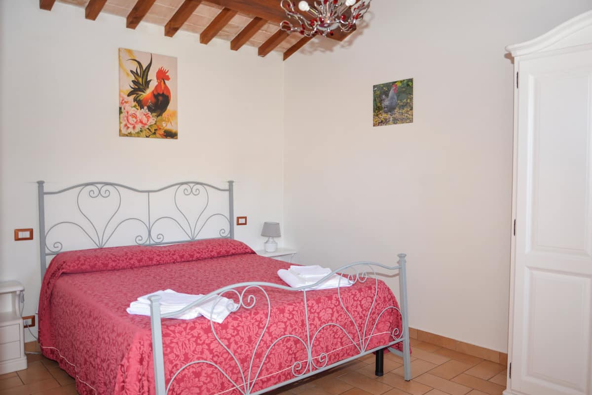 Traditional Tek Büyük Yataklı Oda | 1 yatak odası, masa, ücretsiz kablosuz İnternet