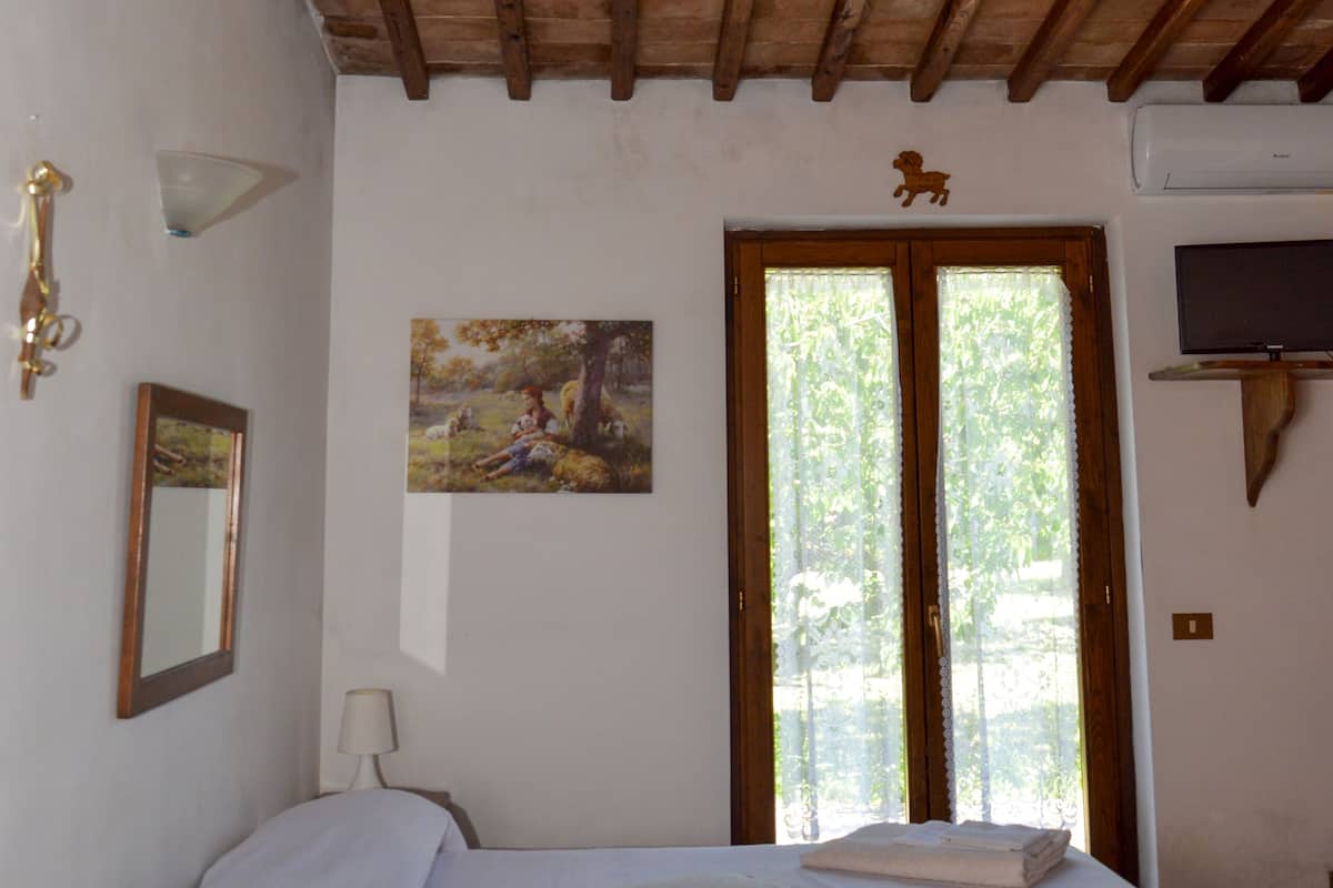 Traditional Stüdyo | 1 yatak odası, masa, ücretsiz kablosuz İnternet