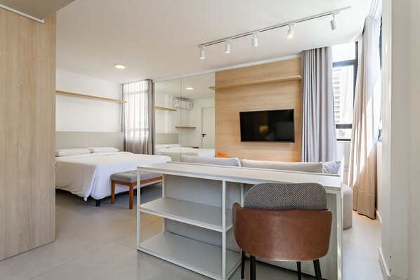 Desk, Internet, bed sheets