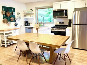 Køleskab, mikrobølgeovn, ovn, kogeplade