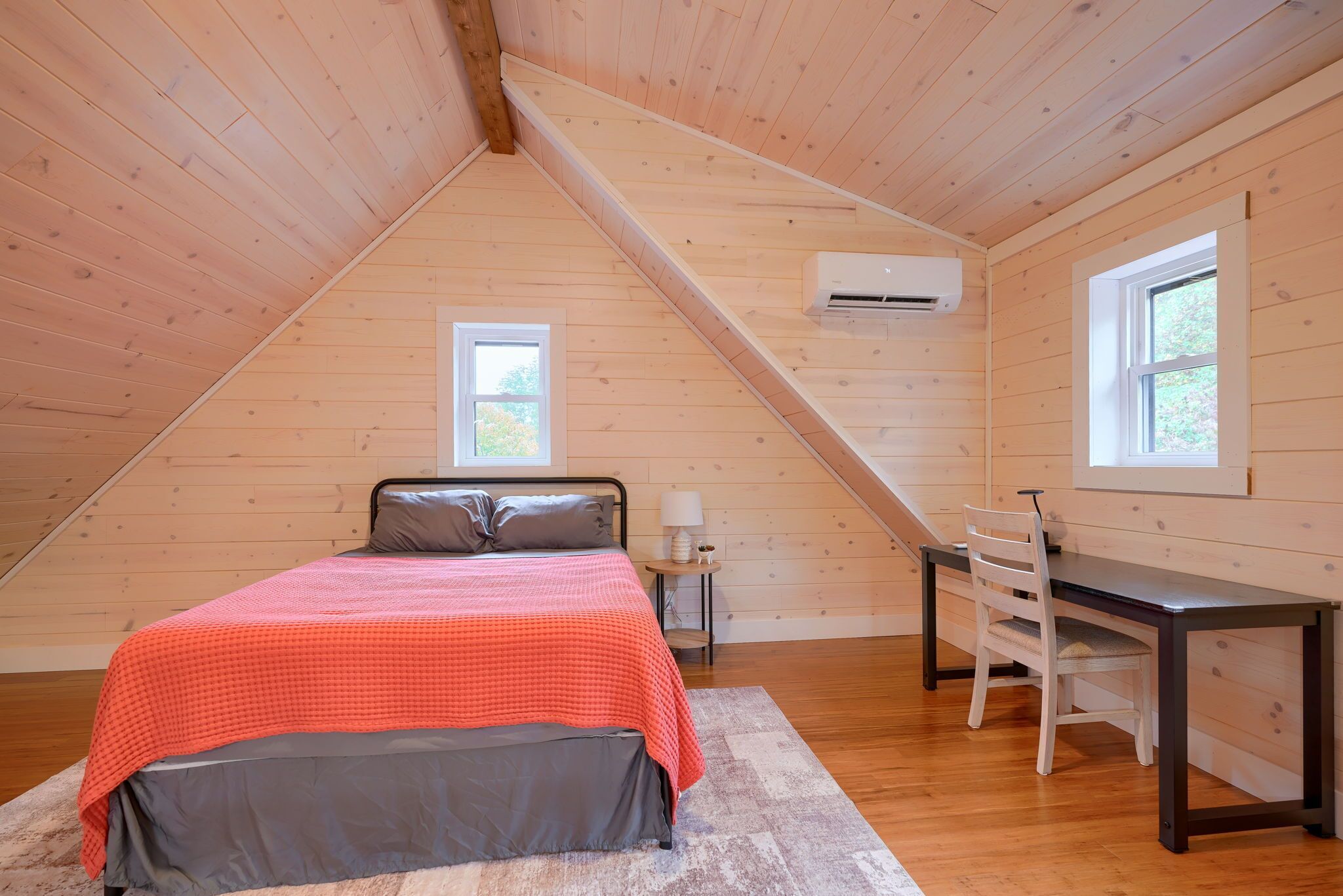 2 bedrooms, WiFi (free), bed sheets