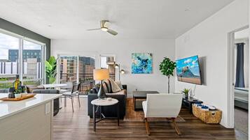 Smart TV, table tennis