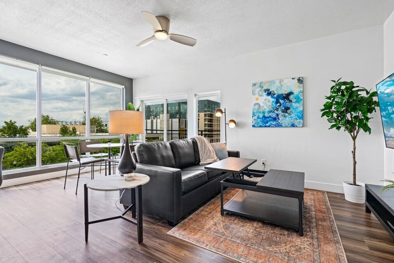 Smart TV, mesa de ping pong