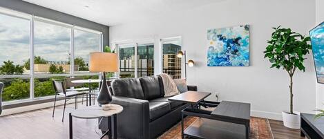 Smart-TV, Tischtennisplatte