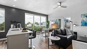 Smart TV, table tennis