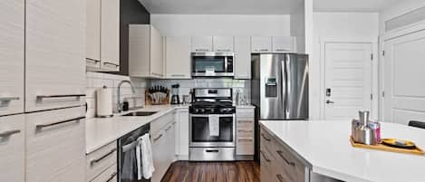 Fridge, microwave, oven, stovetop