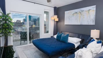 1 camera, una scrivania, ferro/asse da stiro, culla da viaggio