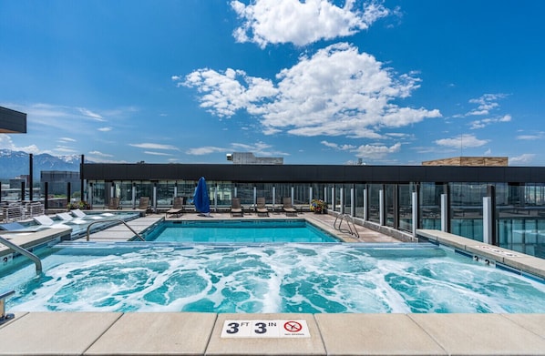 Beheizter Pool