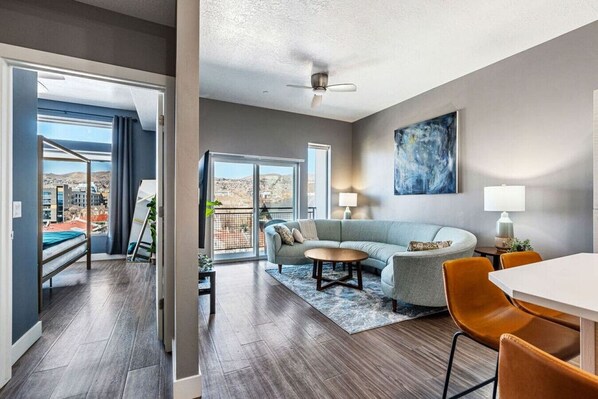 Smart TV - Penthouse Apt - PoolGymHotTubPkg - View! (Salt Lake City)