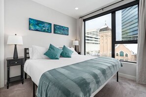 2 bedrooms, desk, iron/ironing board, free WiFi