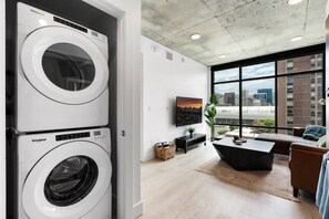 Interior - Exceptional 1BD/BA-PoolHotTubGymParking- Downtown! (Salt Lake City)