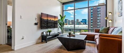 TV connectée, table de tennis de table