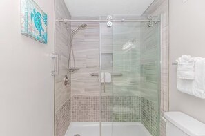 Towels, toilet paper - Sea Turtle (Myrtle Beach)