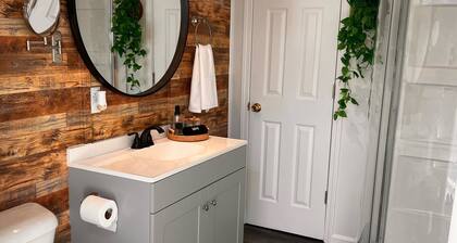 Riggins King suite WI-FI Patio Farmscape comfort