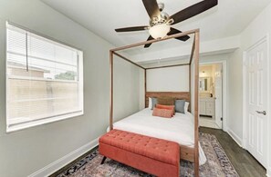 3 bedrooms, iron/ironing board, free WiFi, bed sheets