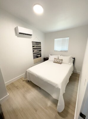 2 habitaciones, tabla de planchar con plancha, wifi y ropa de cama 