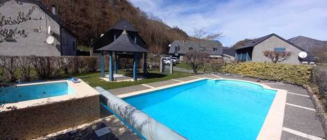 حمّام سباحة مُدفَّأ