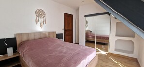 9 bedrooms, iron/ironing board, travel cot, free WiFi