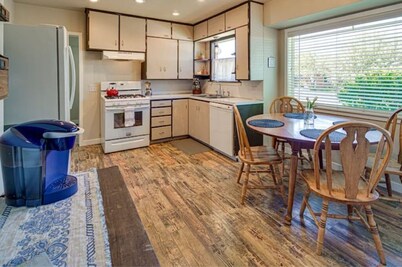 Rhubarb Cottage - Entire house Dog Friendly!