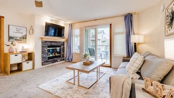 TV, fireplace