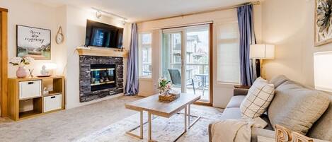 TV, fireplace