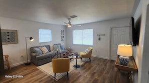 Living area - Sunset Villa 3.3 Beach & Parking
(Bradenton)