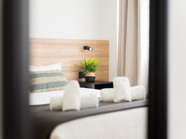 Fer et planche à repasser, Wi-Fi gratuit, draps fournis