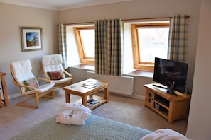 Double Room, Lake View (Linnhe Suite) | Individually furnished, desk - Lochview Guest House (Fort William)