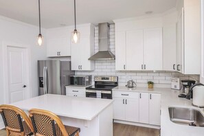 Fridge, microwave, oven, stovetop - Garden City Beach House 5BR 3.5BA Sleeps 18 (Murrells Inlet)