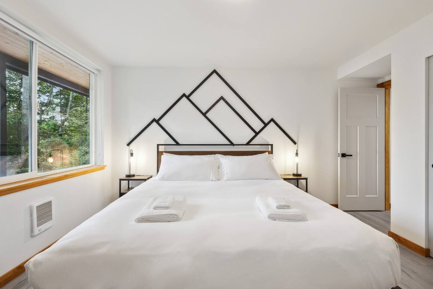 3 bedrooms, iron/ironing board, travel cot, free WiFi