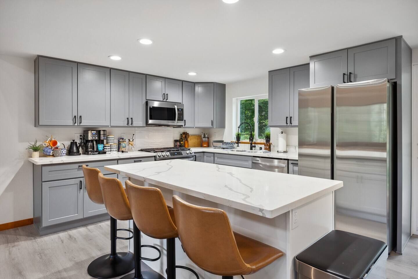 Frigorífic, microones, forn i placa de cuina 