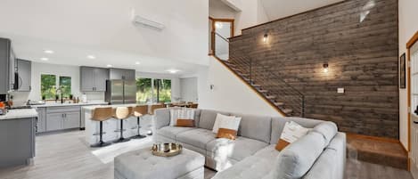 Smart TV, fireplace, stereo