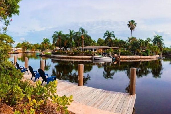 The island village of Wilton Manors features shops, bars/restaurants & parks.