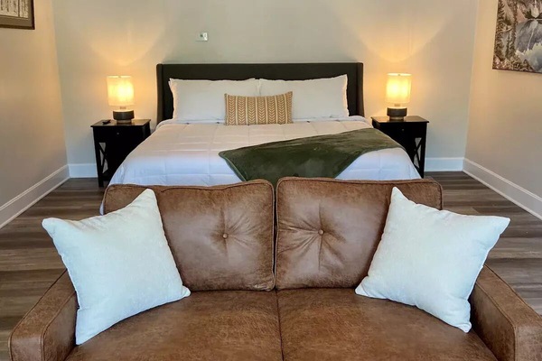 4 soveværelser, pengeskab på værelset, strygejern/strygebræt