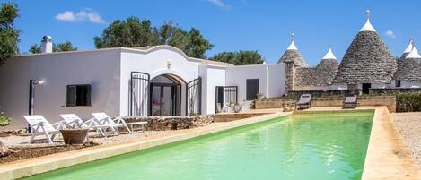 Piscine extérieure (ouverte en saison)