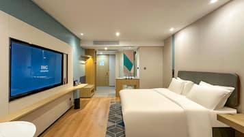 Standard Room, 1 King Bed, Lake View | Desk, blackout drapes, soundproofing, free WiFi