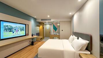 Standard Room, 1 King Bed | Desk, blackout drapes, soundproofing, free WiFi