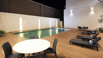 Seasonal outdoor pool