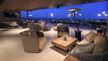 Bar auf der Dachterrasse
