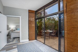 Condo (Harbor Towers 1st Fl. West Facing) | Fachada