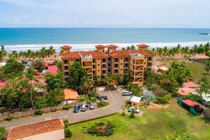 Exterior - Luxury Condo Beachfront Playa Jacó, 3 Beds, 2 Bath, AC, Infinity Pools & Balcony (Jaco, Puntarenas)