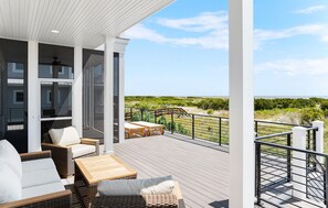 Ferienhaus, Mehrere Betten, Terrasse, Meerblick | Unterkunftsgelände